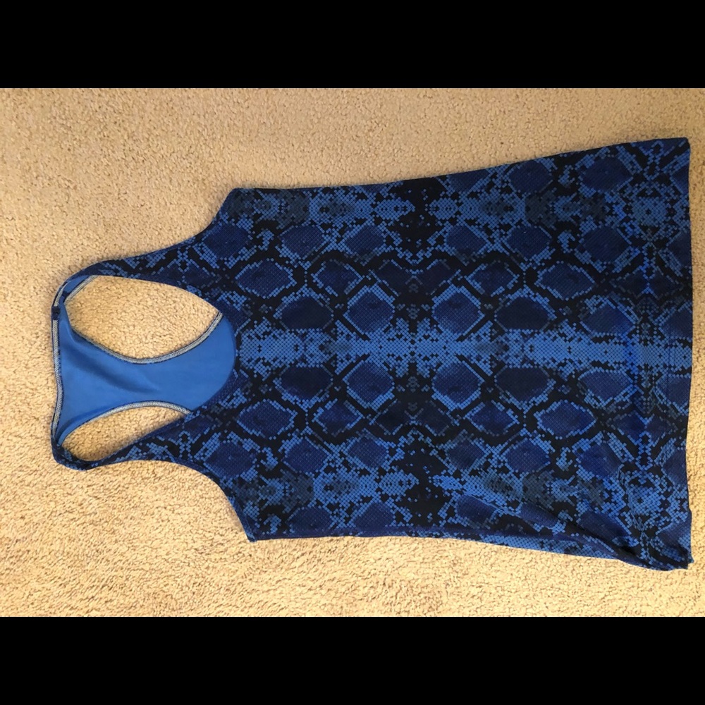 Blue snakeskin lululemon tank